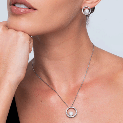 Conjunto de brinco e colar de perola com zircônia cristal banho em ródio branco