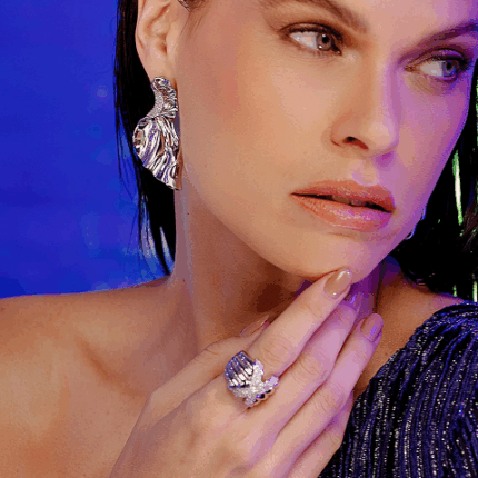 Brinco com zircônia cristal banho em ródio branco